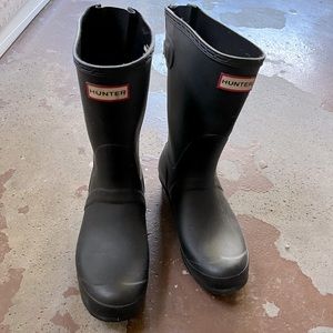Hunter boots size 9, used but honestly have only worn a handful of times.